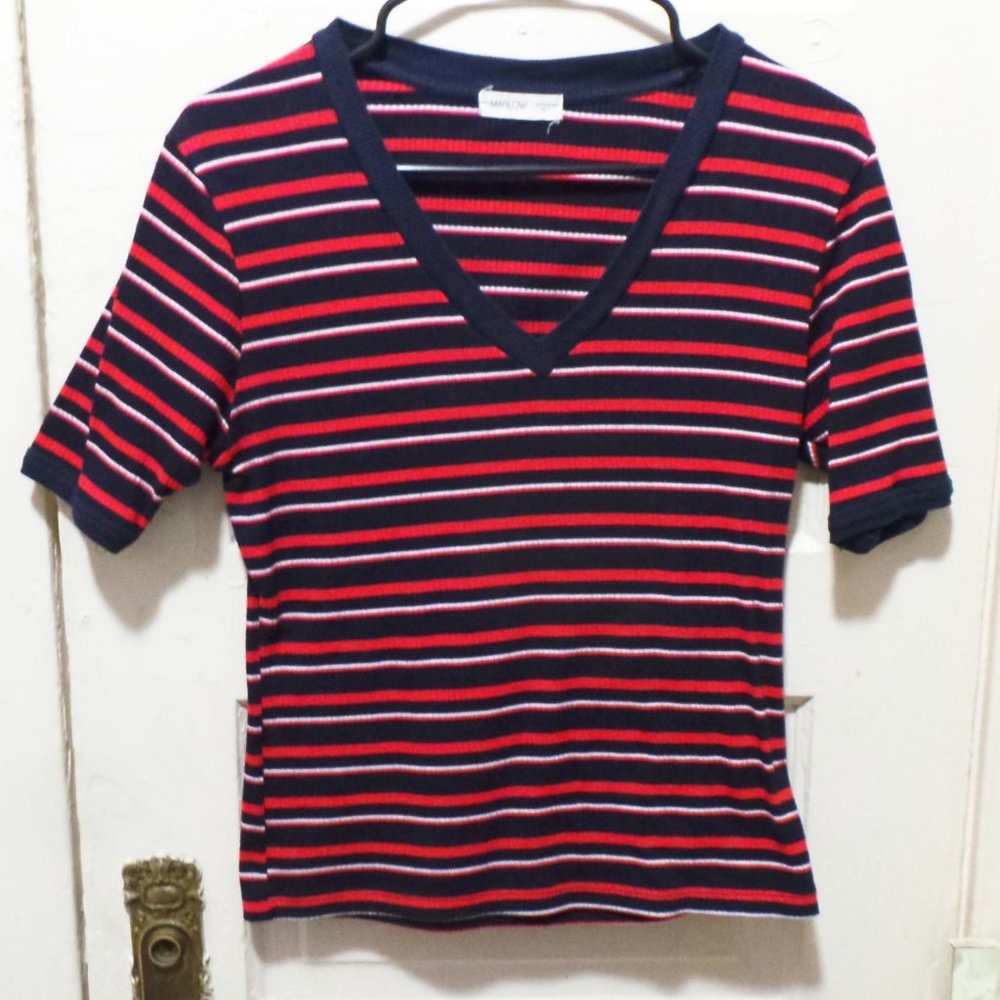 Top Cute v half sleeve w/stripes sz. large